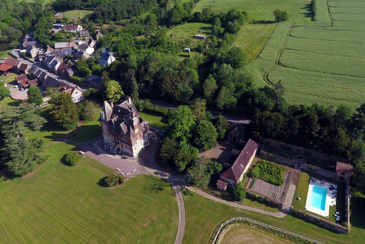 Gite Les Ecuries Du Manoir De Benedicte Cahan Exterior foto